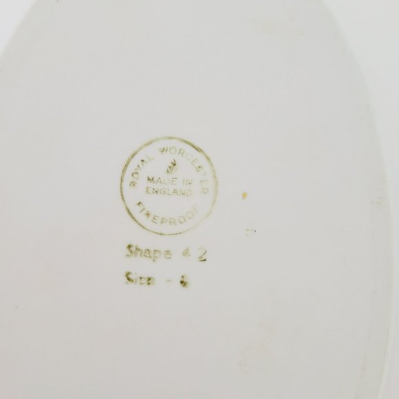 Royal Worcester Strawberry Fair Gold Trim Oval Baking Dish, Size 8, Butterfly - Picture 7 of 14